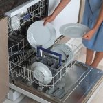 Manfaat Menggunakan Undercounter Dishwasher di Restoran